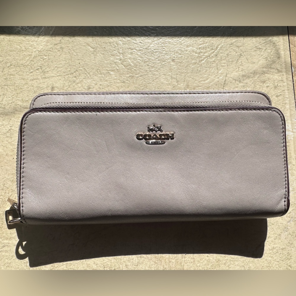 Neutral Coach extra large wallet with lots of compartments
